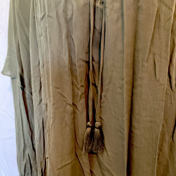 Aveology Tunic Top. Plus Size 26/28.  Olive Green.  Long Sleeve. - Picture 3 of 6